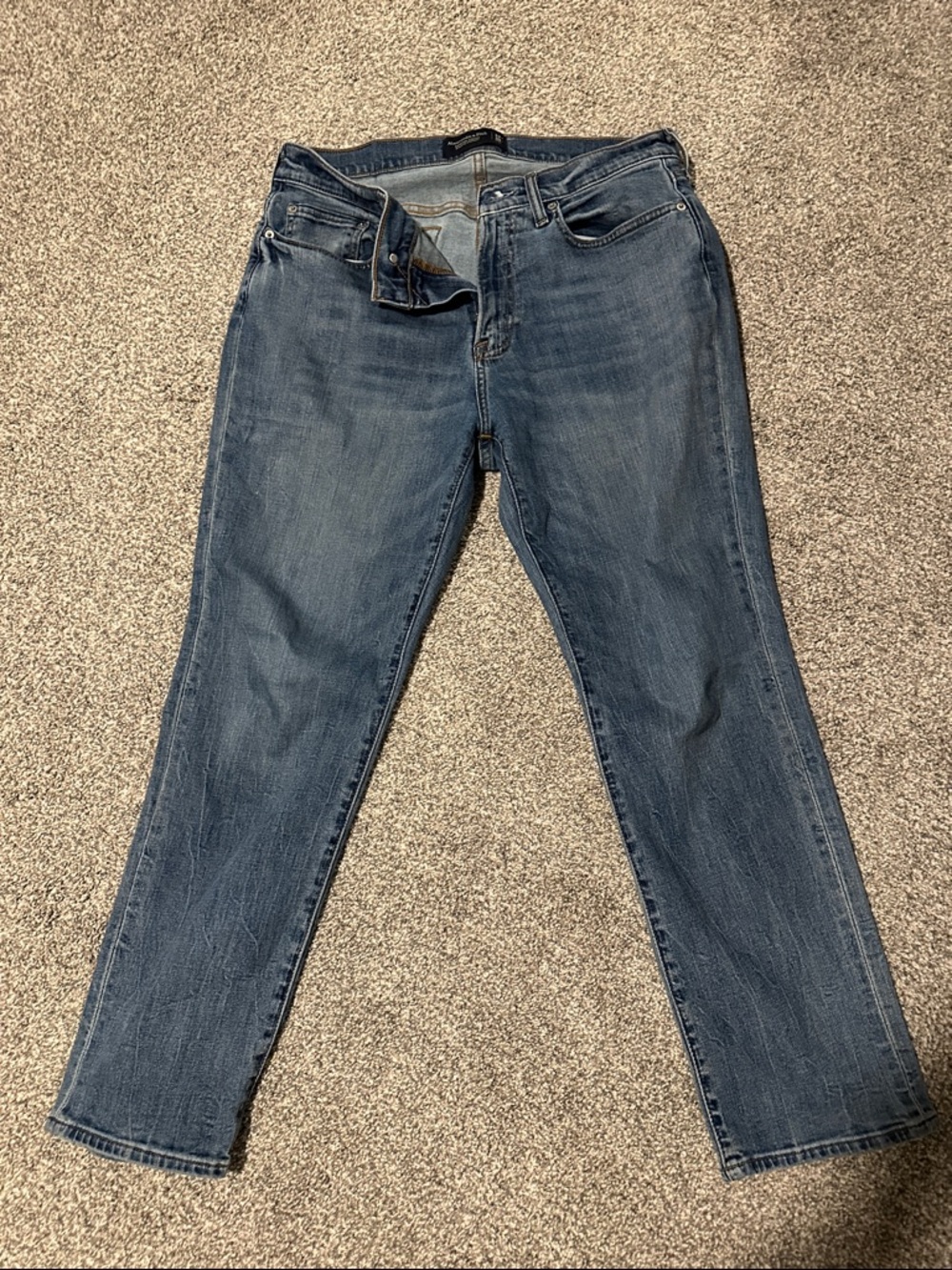 NWOT Abercrombie & Fitch Men’s Signature Stretch Athletic Straight Jean